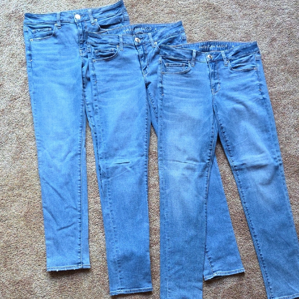 Great Deal!! Lot of 3. Like New! American Eagle Light Wash Size 6  Skinny Jeans